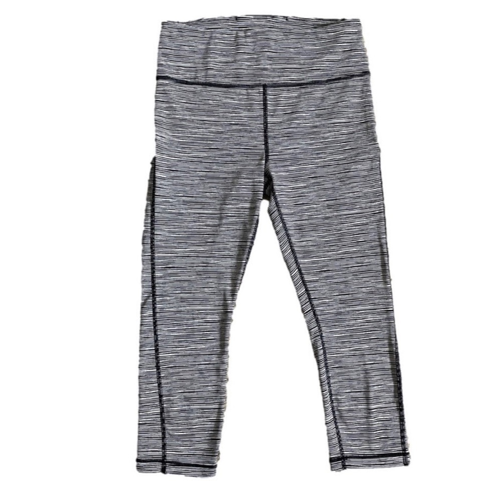 Athleta Ultimate Linear Lines Capri Size Small Black White Coin Pocket Stretch - Picture 2 of 11